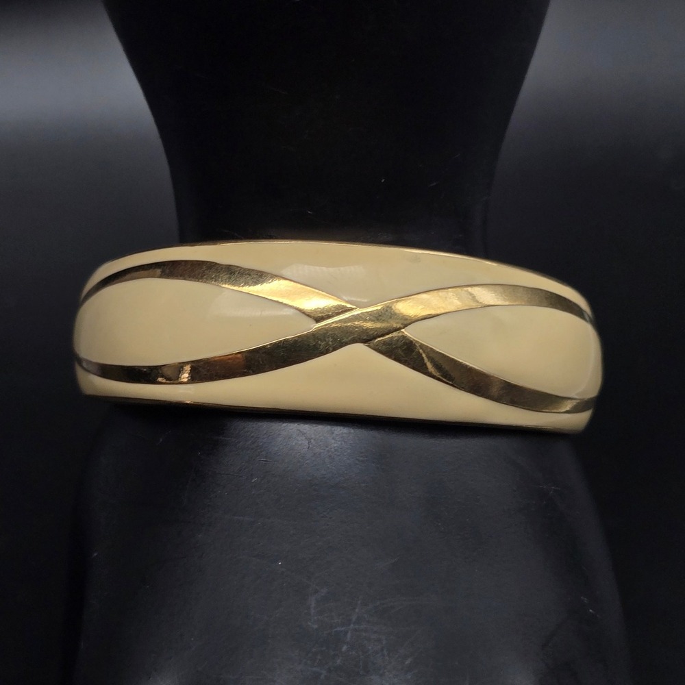 Avon 1987 Fashion Pastel Bracelet Cream Enamel Gold Tone Criss Cross